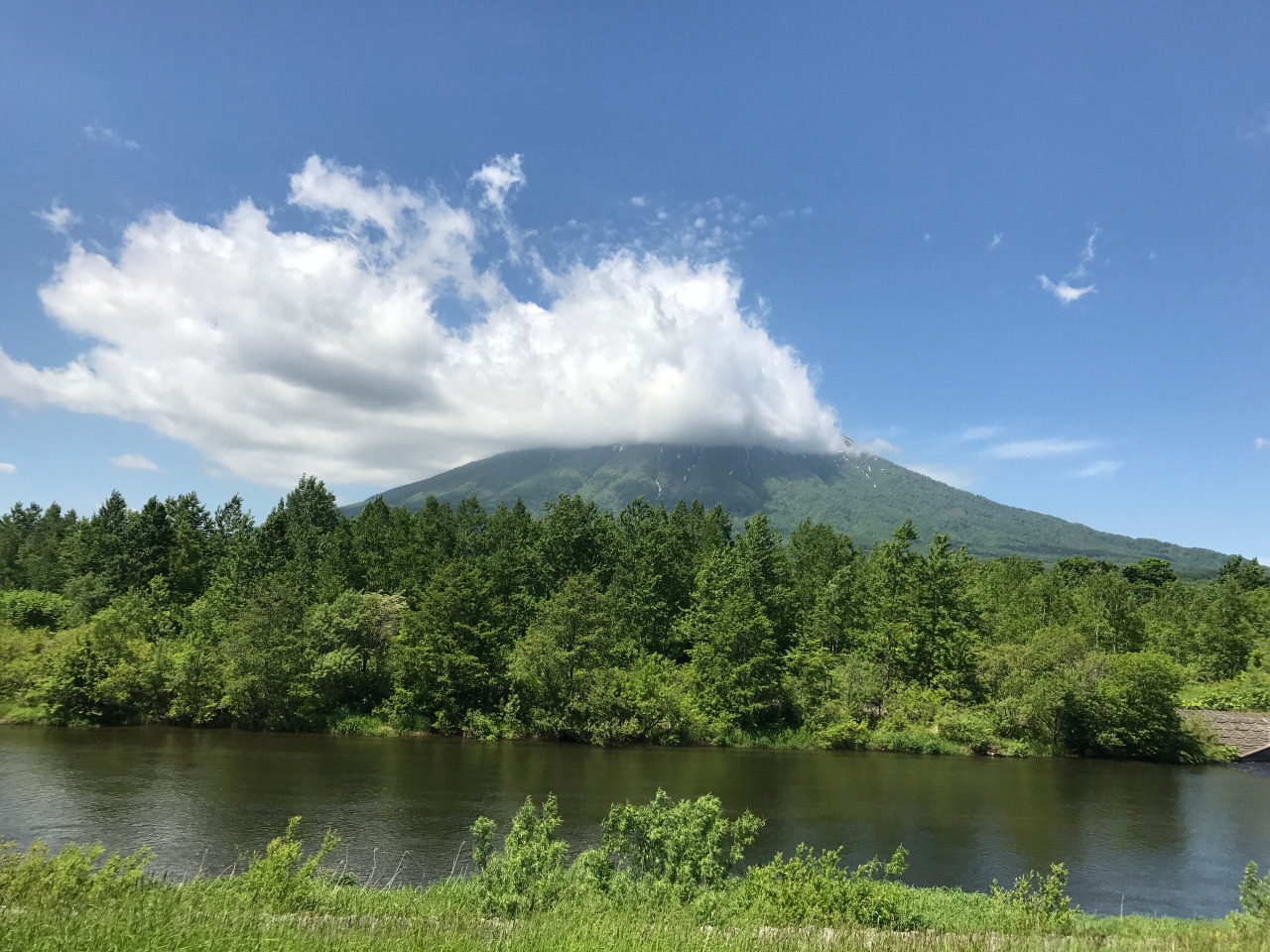 Lovely view of Mt Yotei.  It was so beautiful we just had to stop to capture the moment.